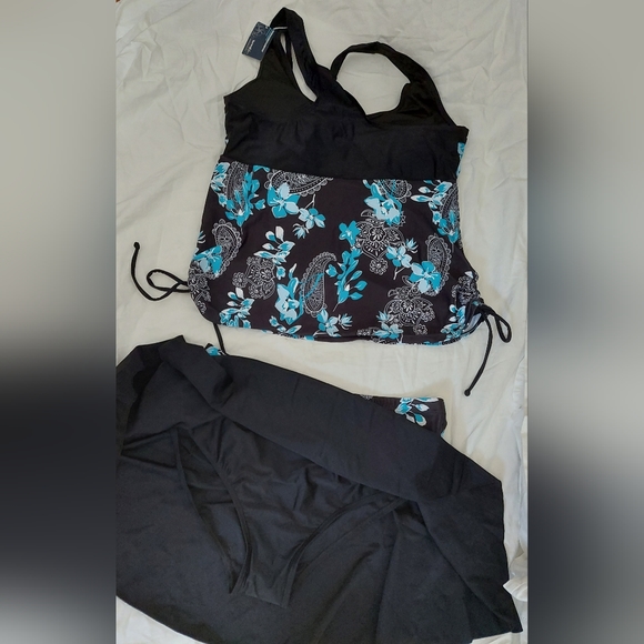 NWT Women's Plus Size Scoop Neck Tummy Control Tankini Swimsuit - Picture 7 of 12